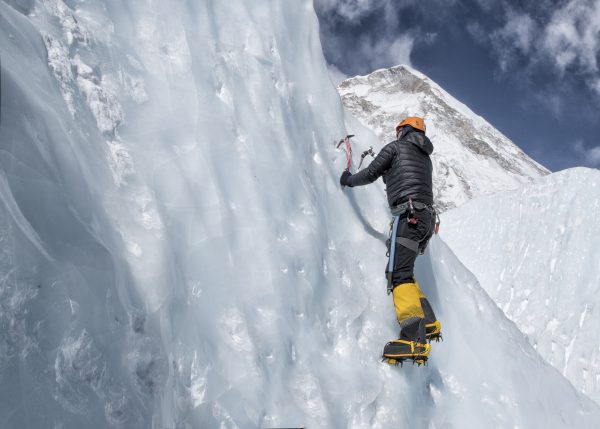 nepal solo khumbu everest mountaineers climbing 2022 03 08 01 04 38 utc 1 scaled